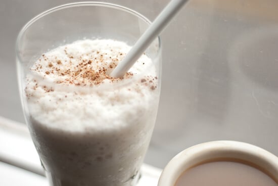 milkshake-with-nutmeg-winter vanilla milkshake with nutmeg and cinnamon on a snowy day
