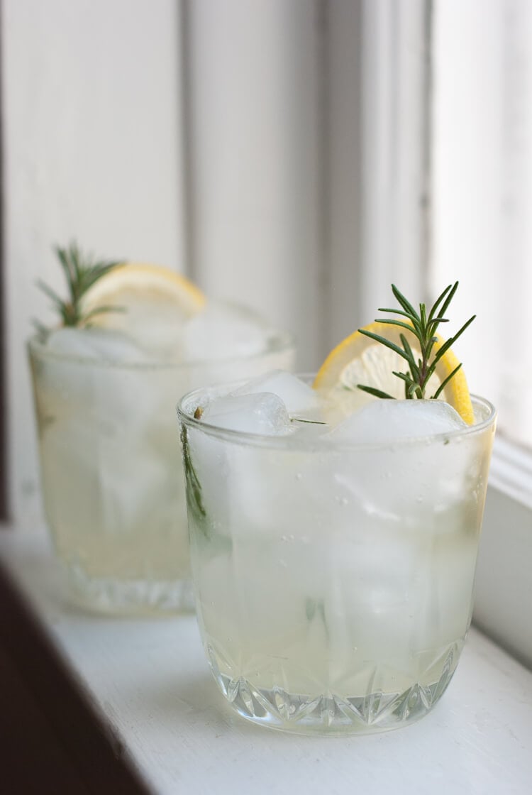 rosemary gin fizz recipe rosemary gin fizz recipe