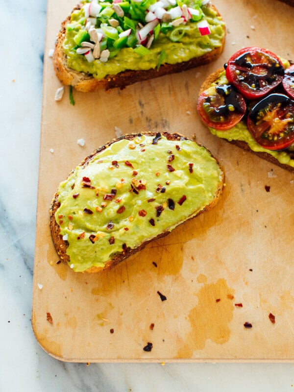 avocado toast with red pepper flakes, lemon juice and olive oil